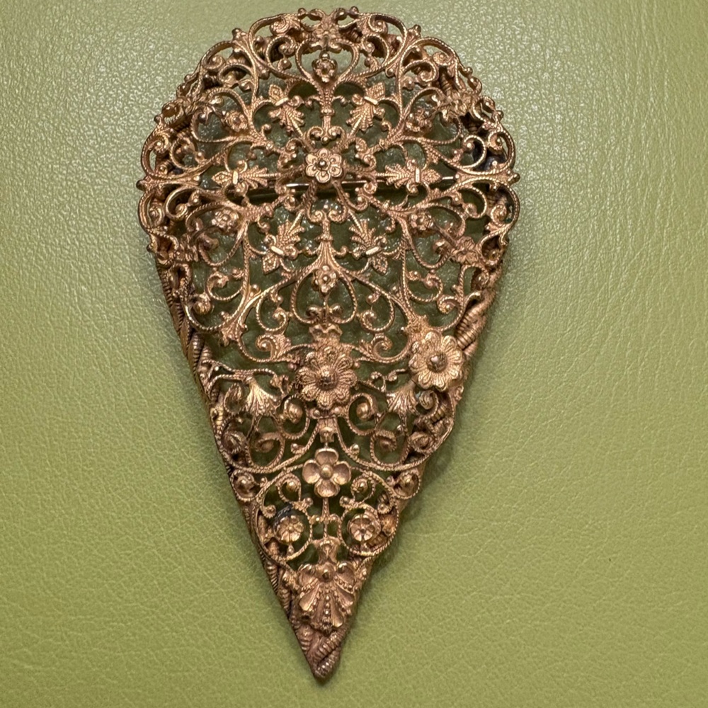 Intricate Gold Filigree Brooch